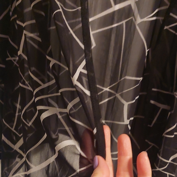 Sheer Geometric Black & White Open Cardigan - Picture 3 of 3